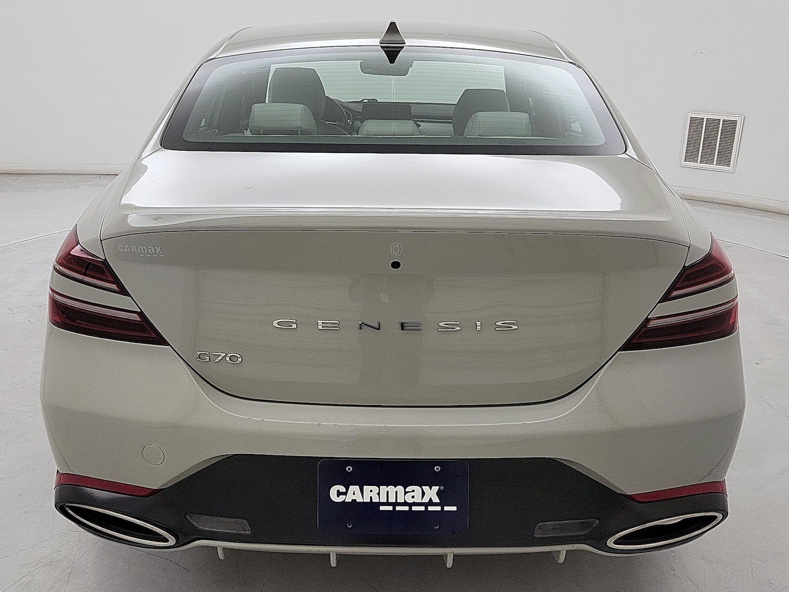2025 GENESIS G70 Standard - Photo 6
