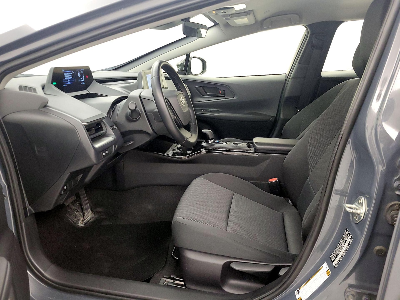 2025 Toyota Prius LE - Photo 12