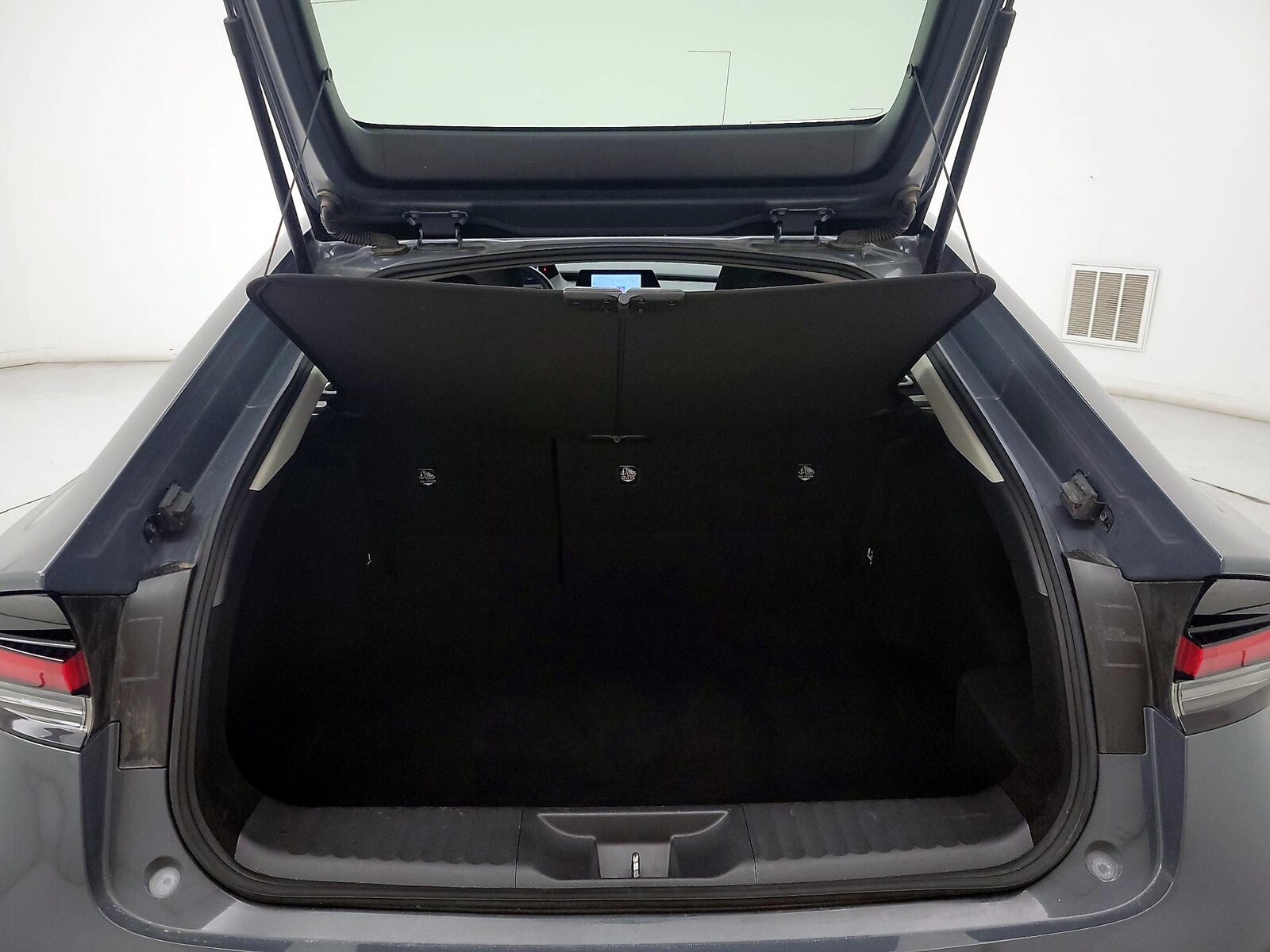 2025 Toyota Prius LE - Photo 21