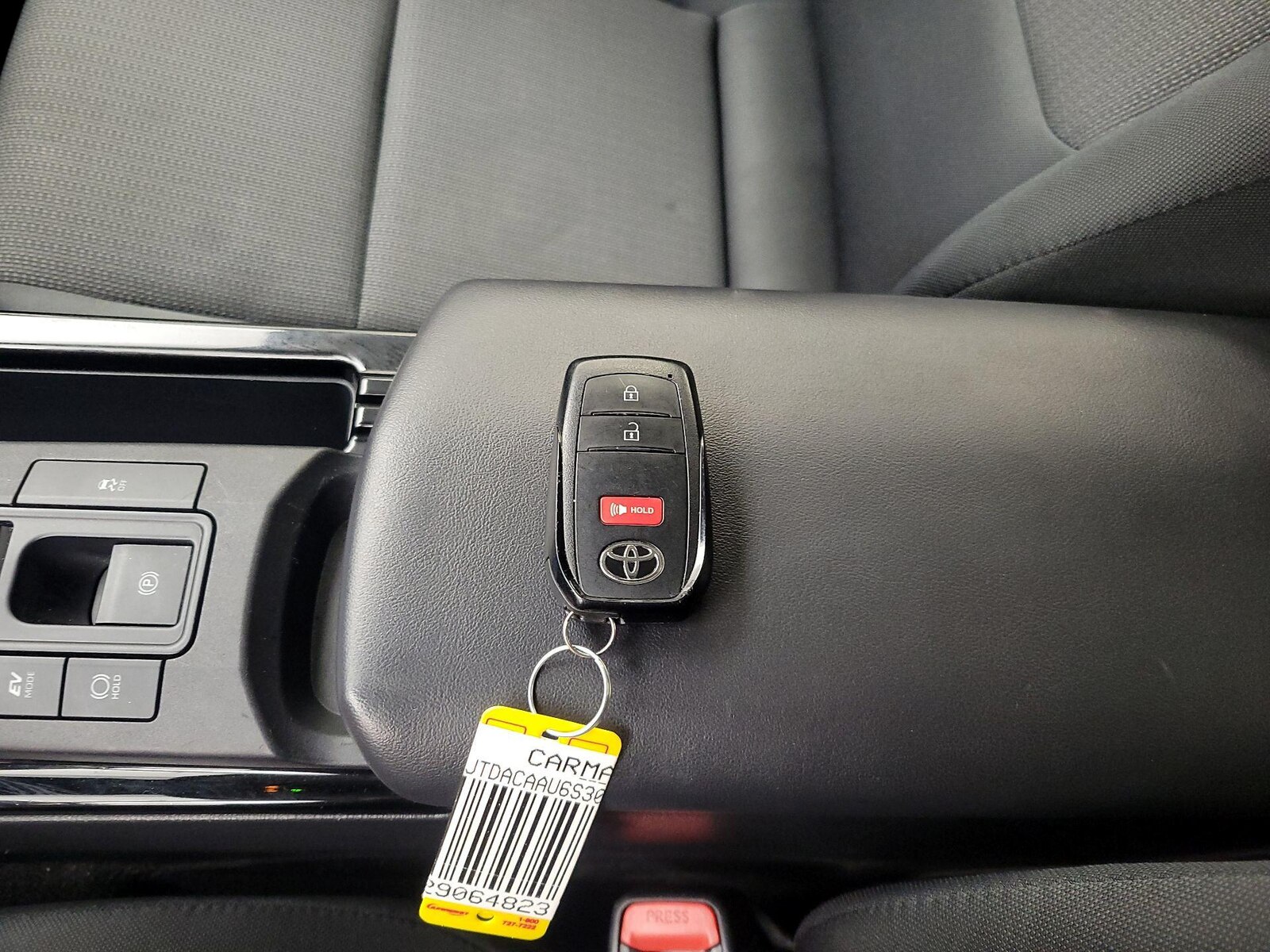2025 Toyota Prius LE - Photo 23