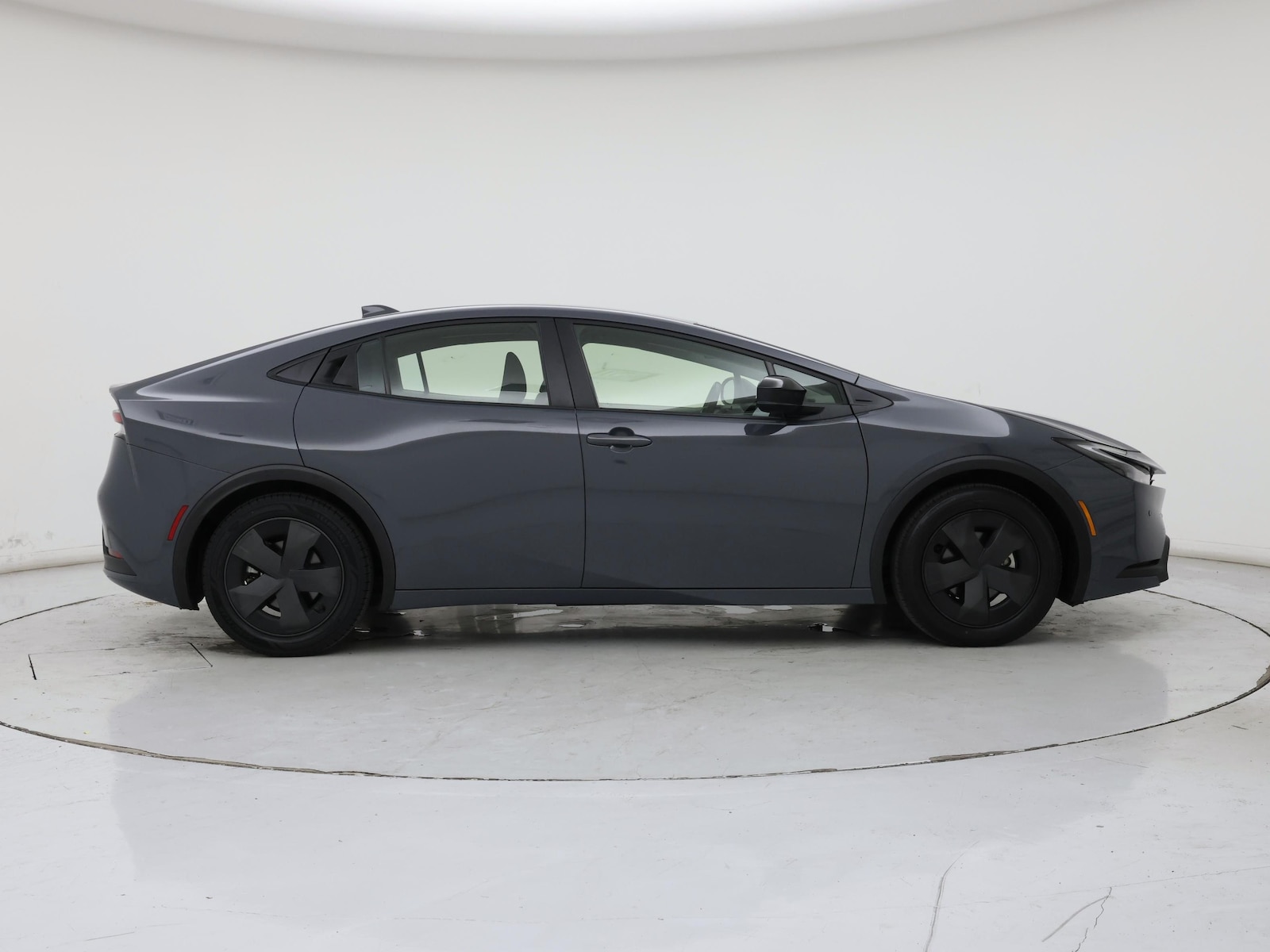 2025 Toyota Prius LE - Photo 8