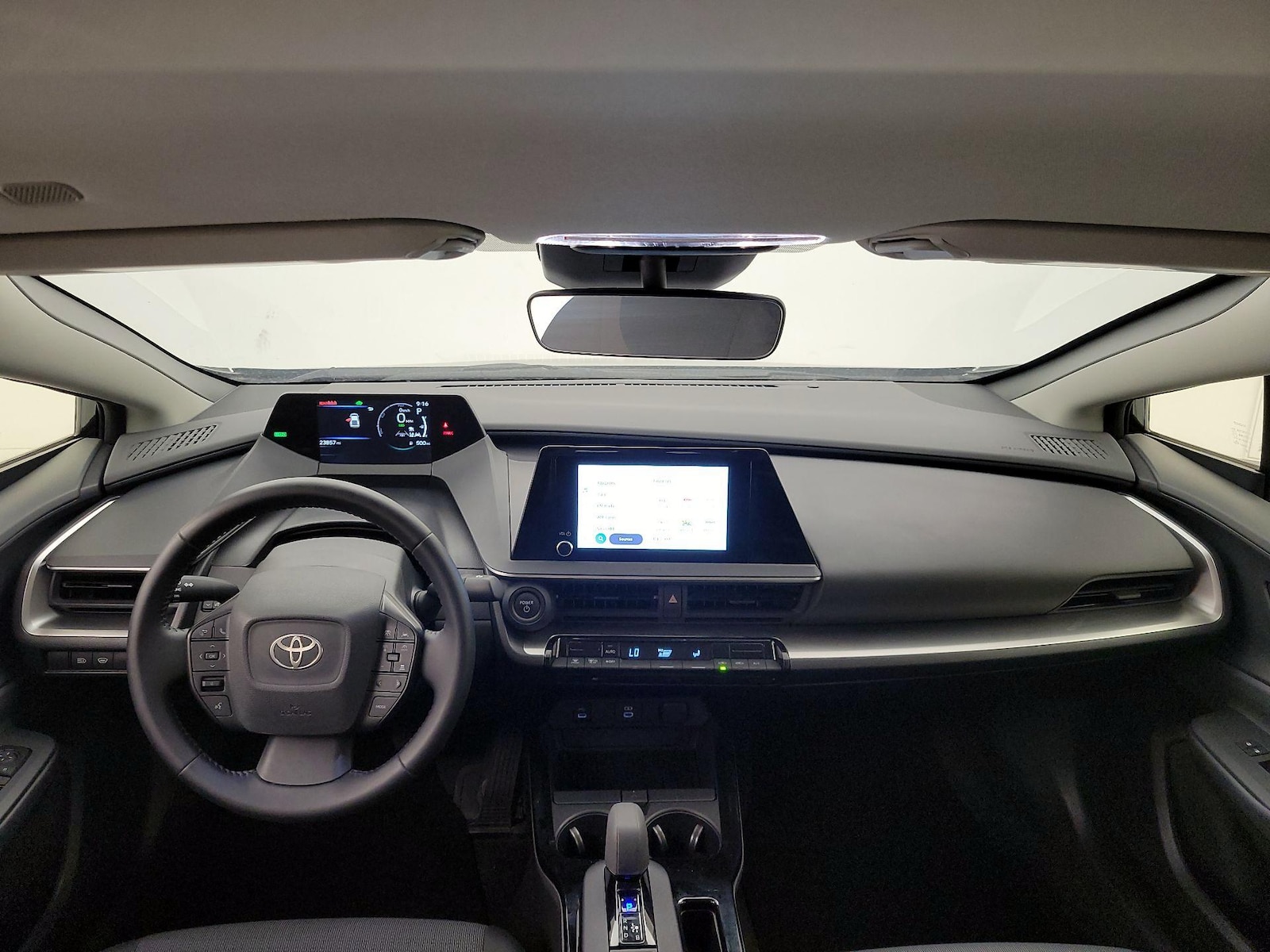 2025 Toyota Prius LE - Photo 10