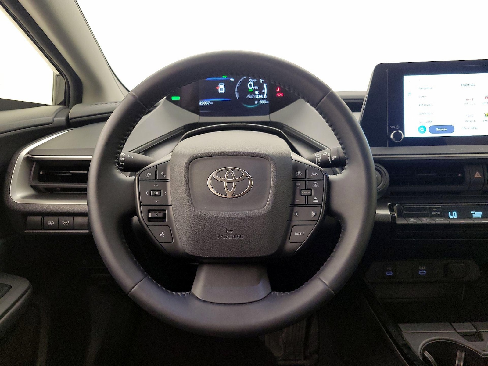 2025 Toyota Prius LE - Photo 11