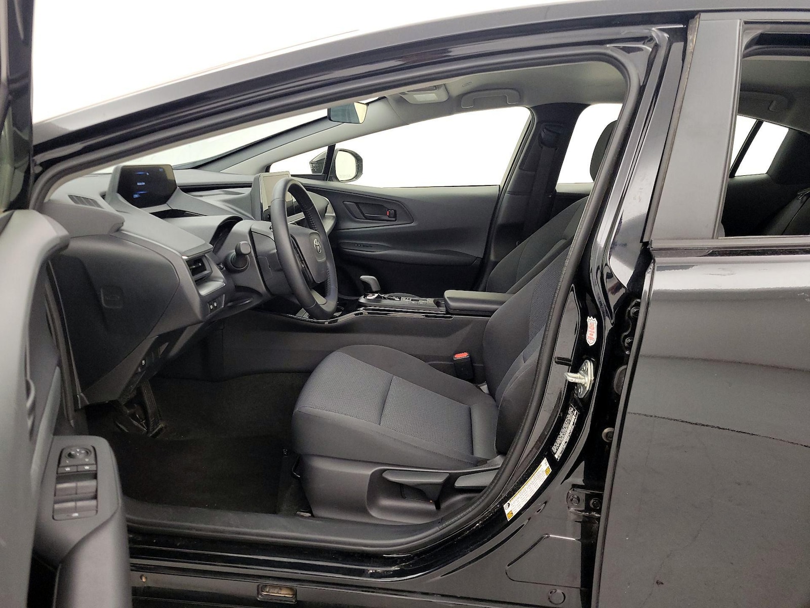 2025 Toyota Prius LE - Photo 12