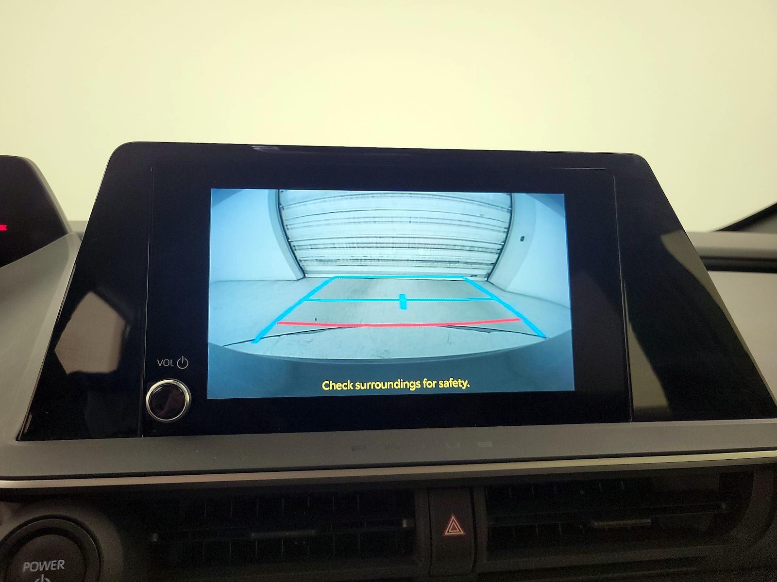 2025 Toyota Prius LE - Photo 16