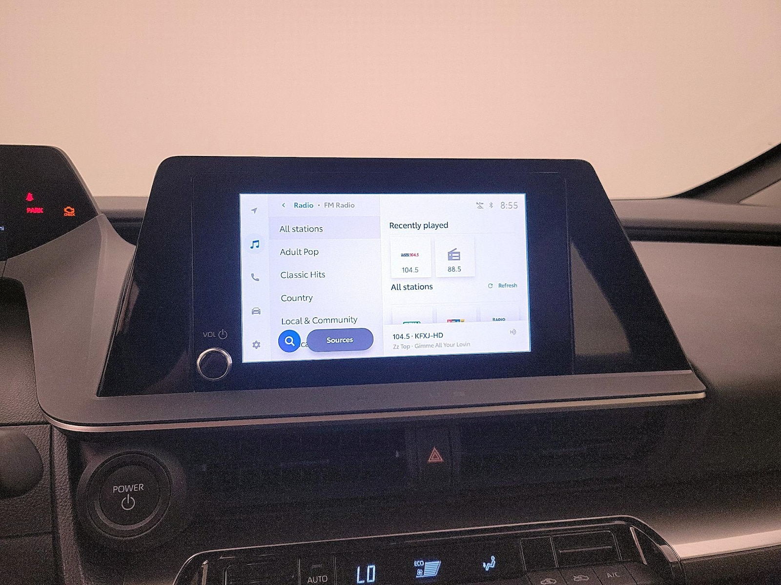 2025 Toyota Prius LE - Photo 17