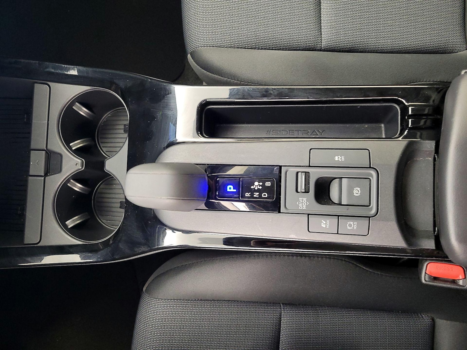 2025 Toyota Prius LE - Photo 19