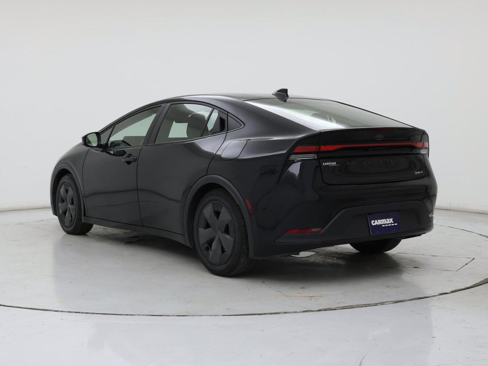 2025 Toyota Prius LE - Photo 3