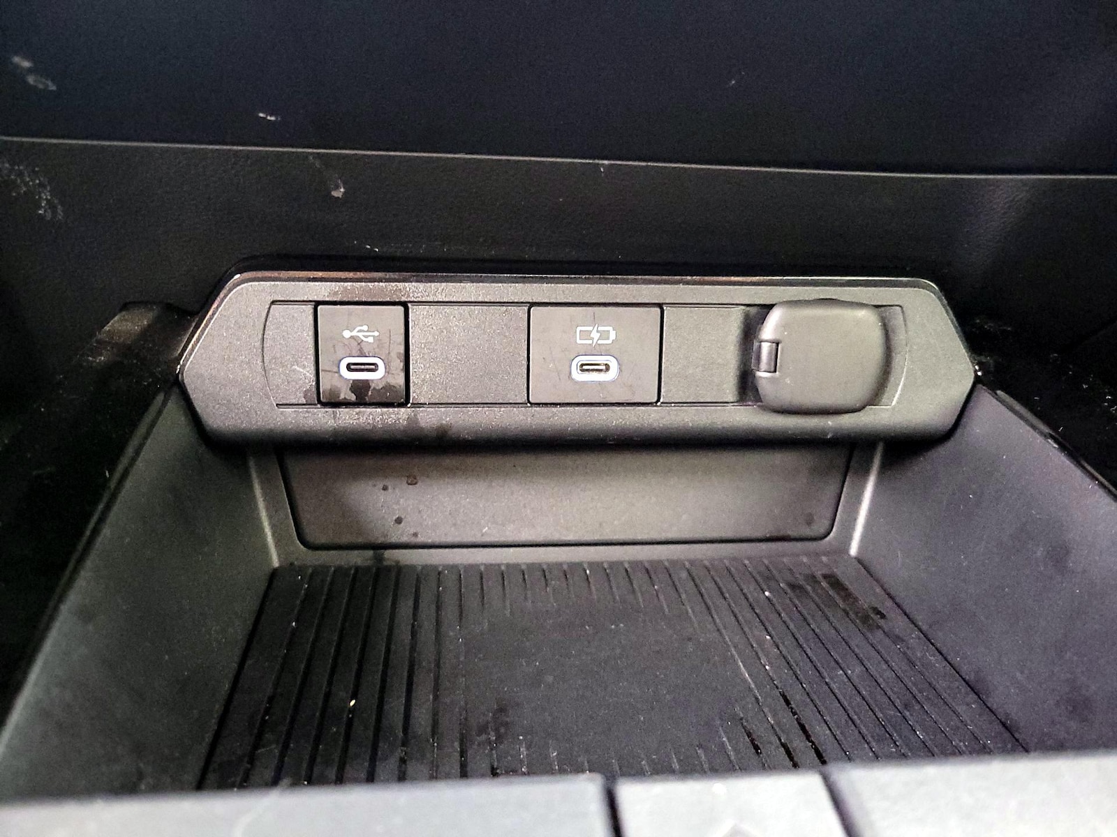 2025 Toyota Prius LE - Photo 20