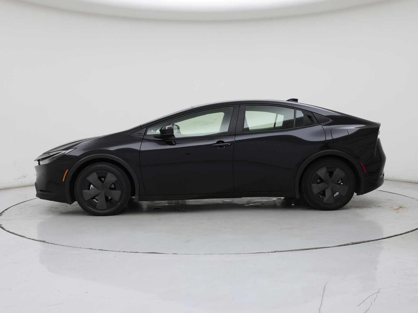 2025 Toyota Prius LE - Photo 4