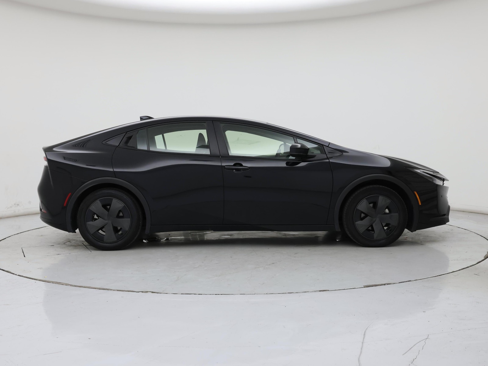 2025 Toyota Prius LE - Photo 8