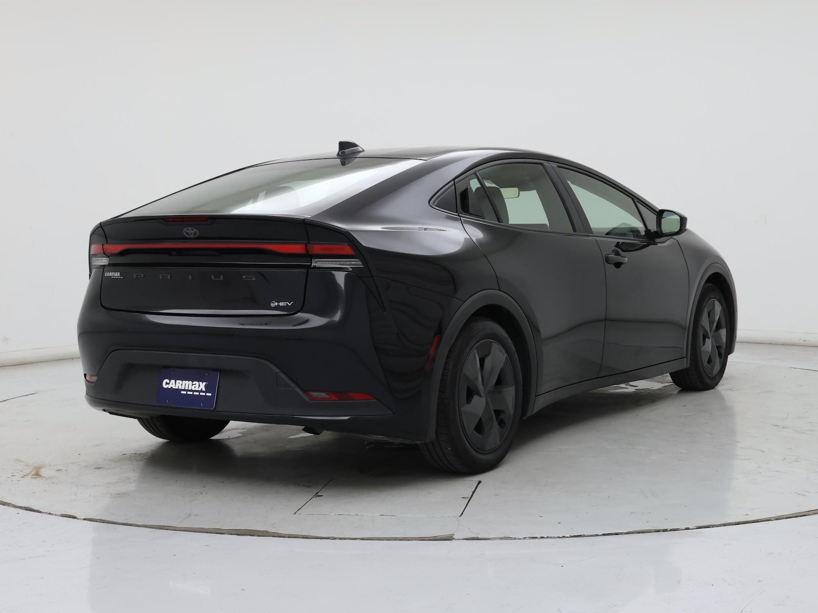 2025 Toyota Prius LE - Photo 9