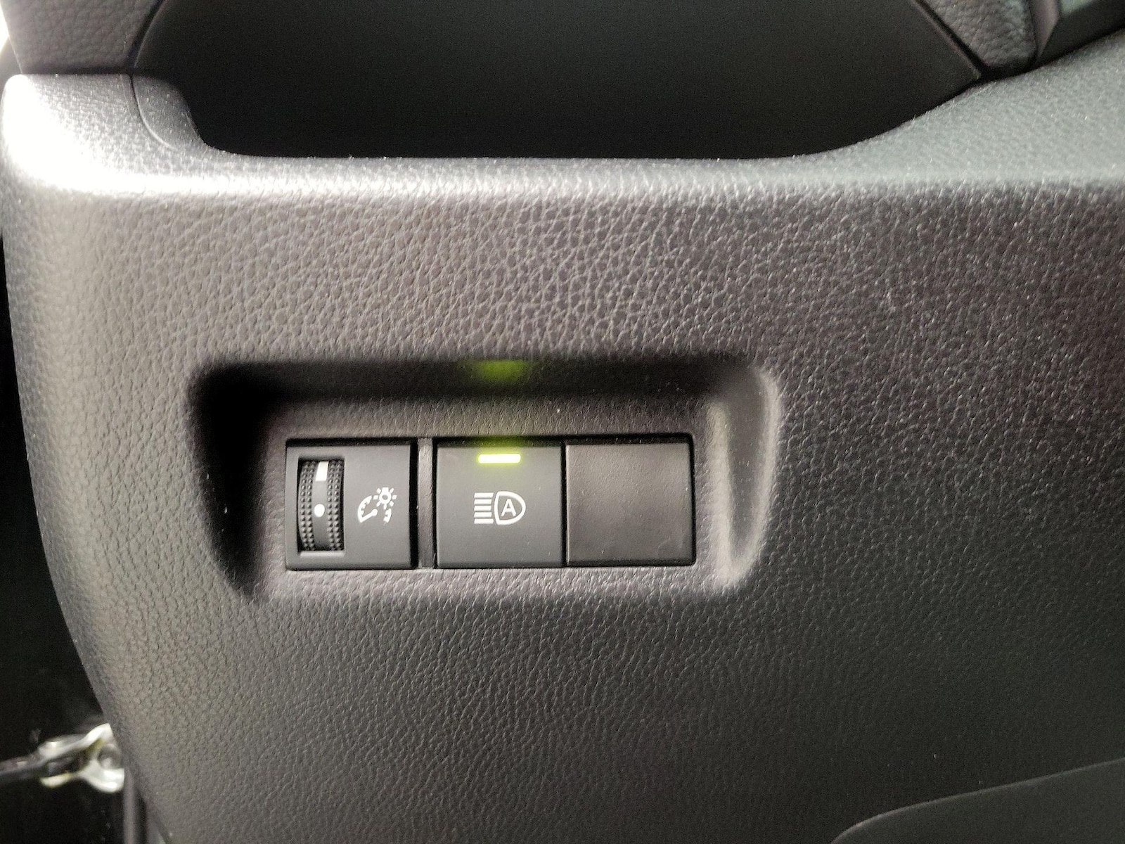 2025 Toyota RAV4 LE - Photo 14