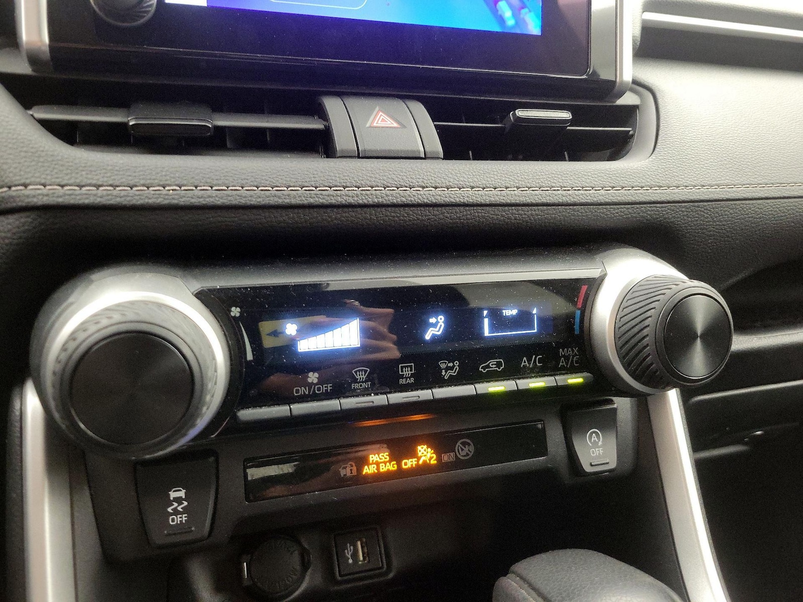 2025 Toyota RAV4 LE - Photo 17