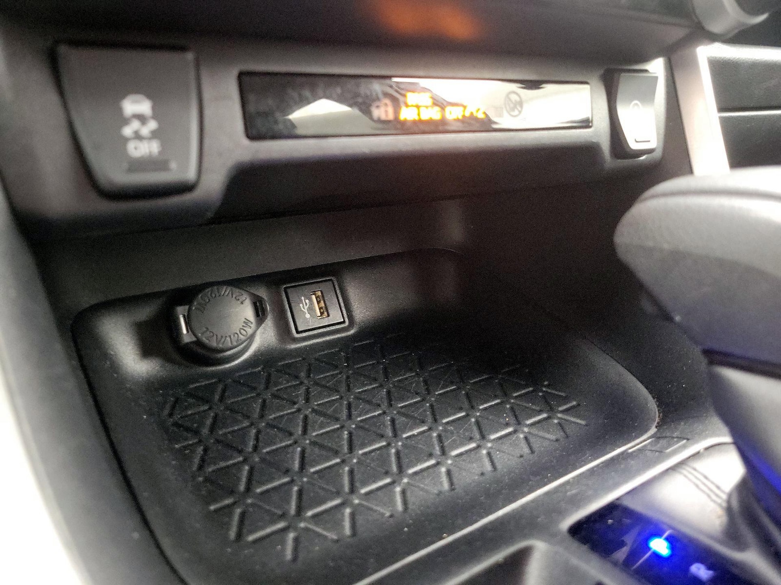 2025 Toyota RAV4 LE - Photo 19