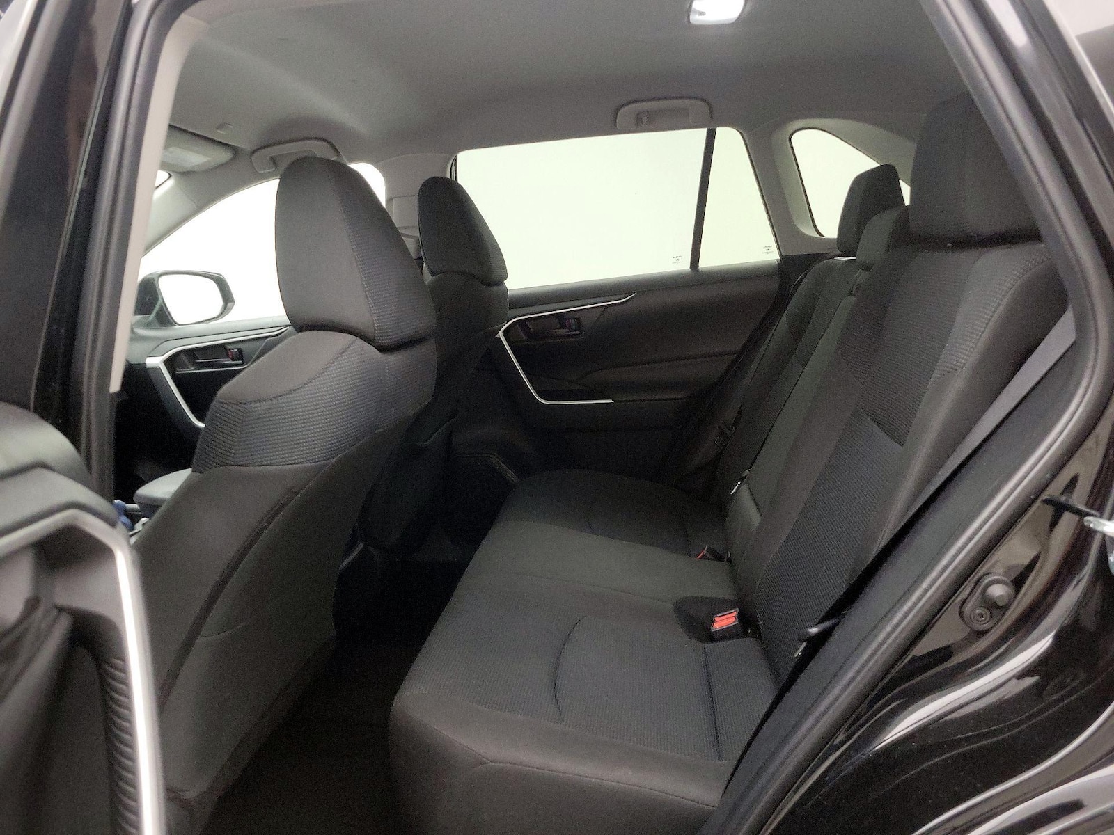 2025 Toyota RAV4 LE - Photo 20