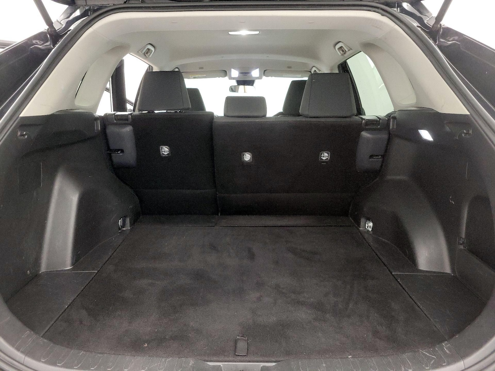 2025 Toyota RAV4 LE - Photo 21