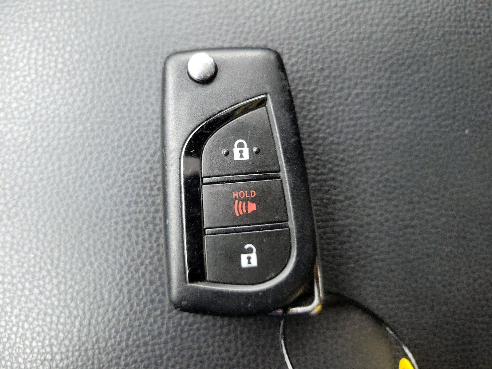 2025 Toyota RAV4 LE - Photo 23