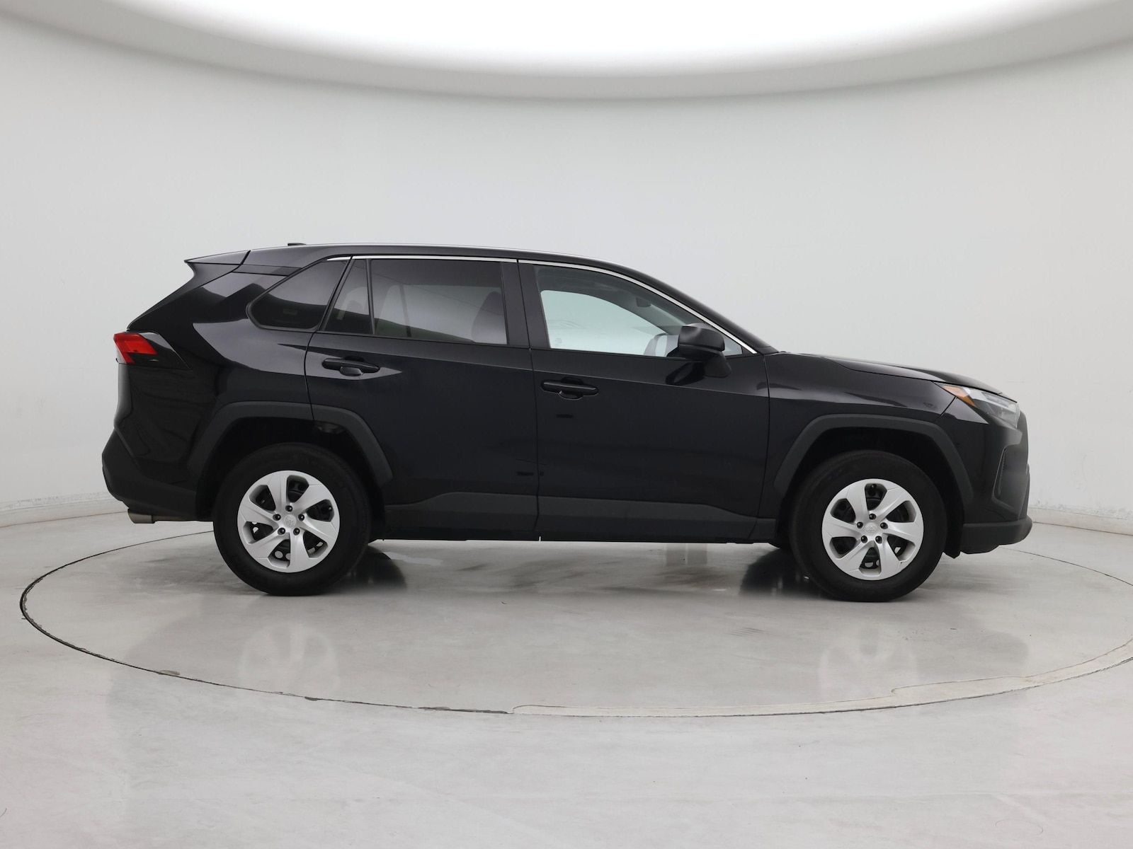 2025 Toyota RAV4 LE - Photo 8