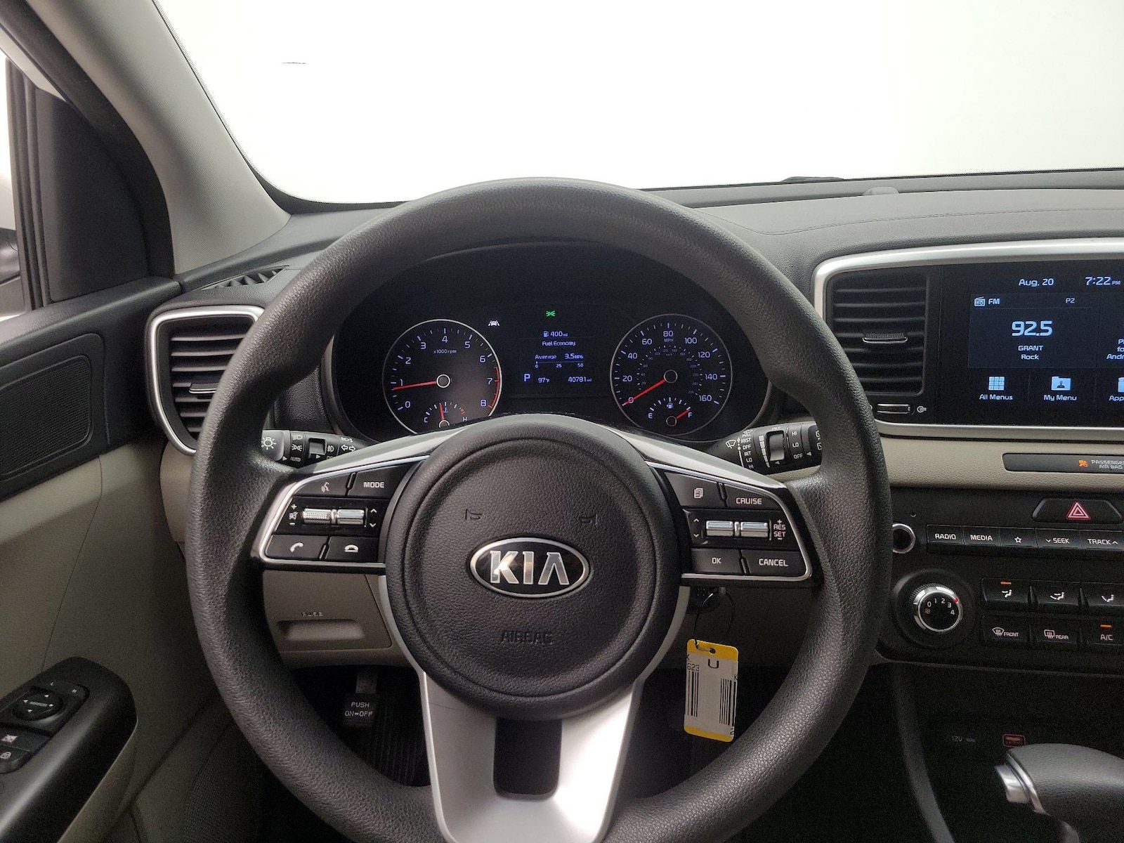 2022 Kia Sportage LX - Photo 11
