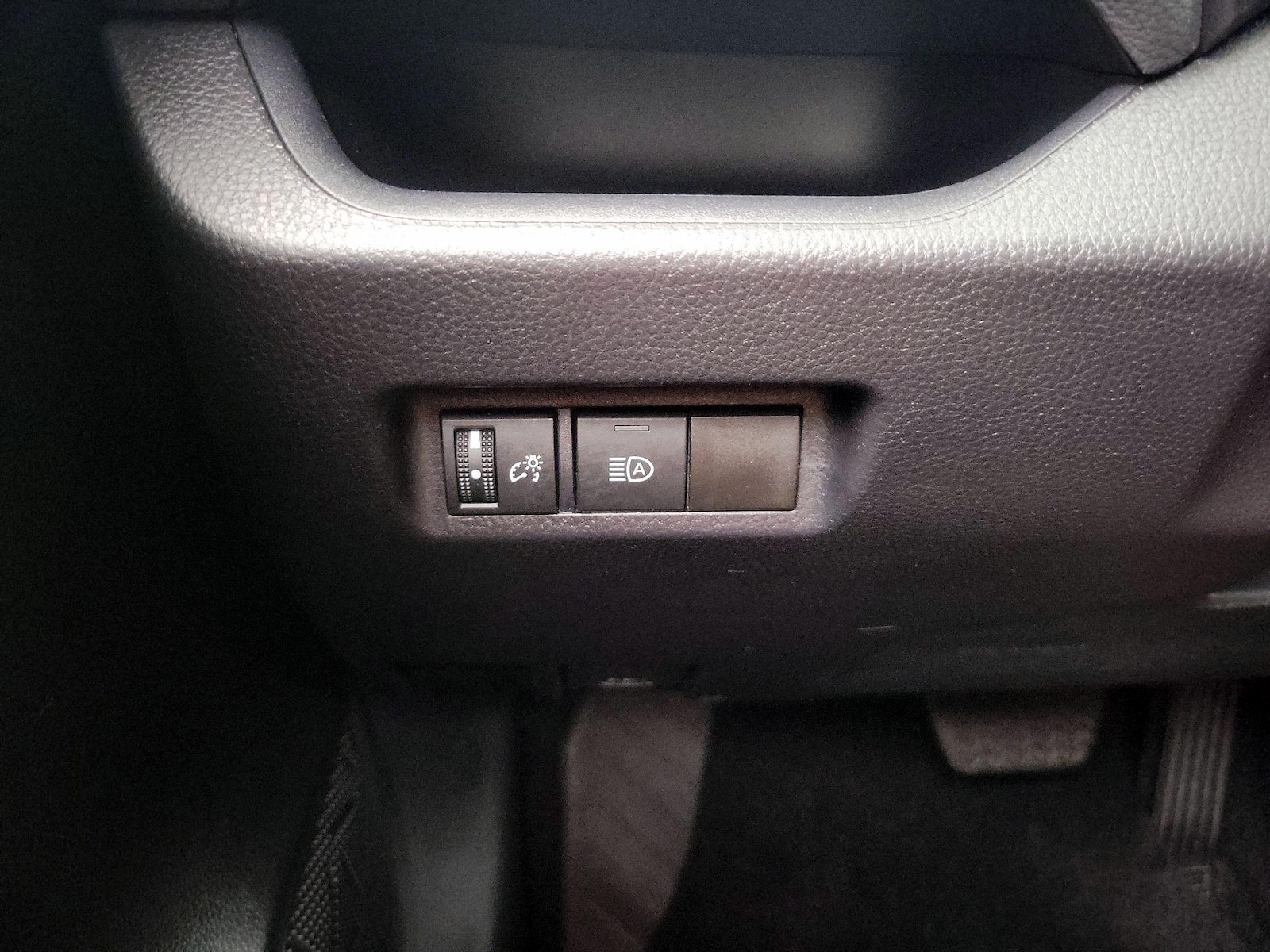 2025 Toyota RAV4 LE - Photo 14
