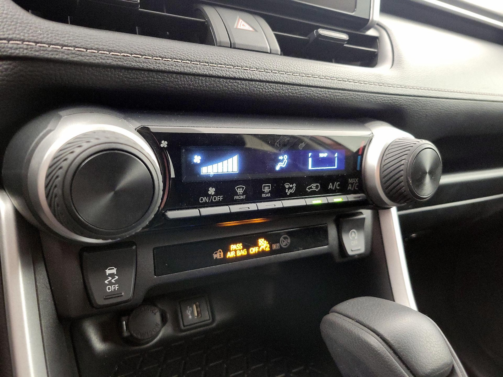 2025 Toyota RAV4 LE - Photo 17
