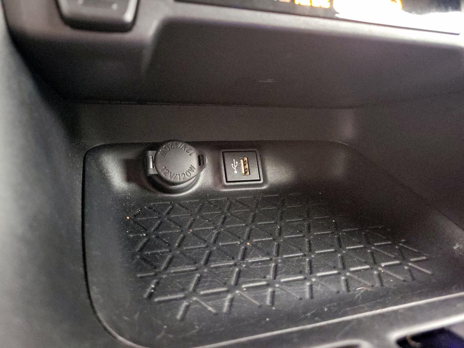 2025 Toyota RAV4 LE - Photo 19