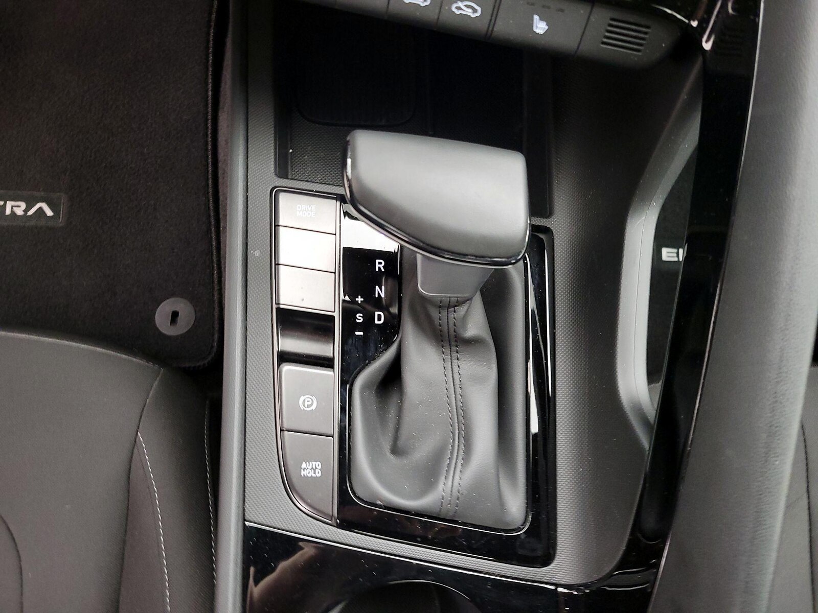 2026 Hyundai Elantra SEL - Photo 18