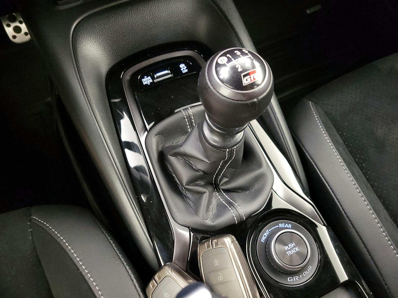 2024 Toyota GR Corolla Premium - Photo 18