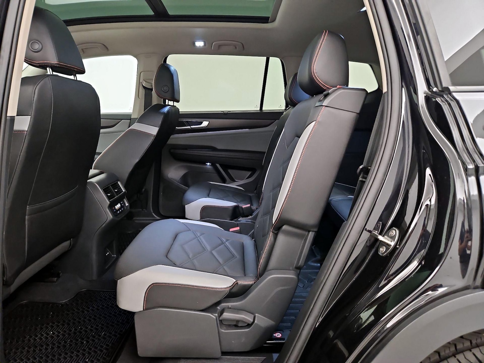 2025 Volkswagen Atlas Atlas Peak Edition - Photo 21