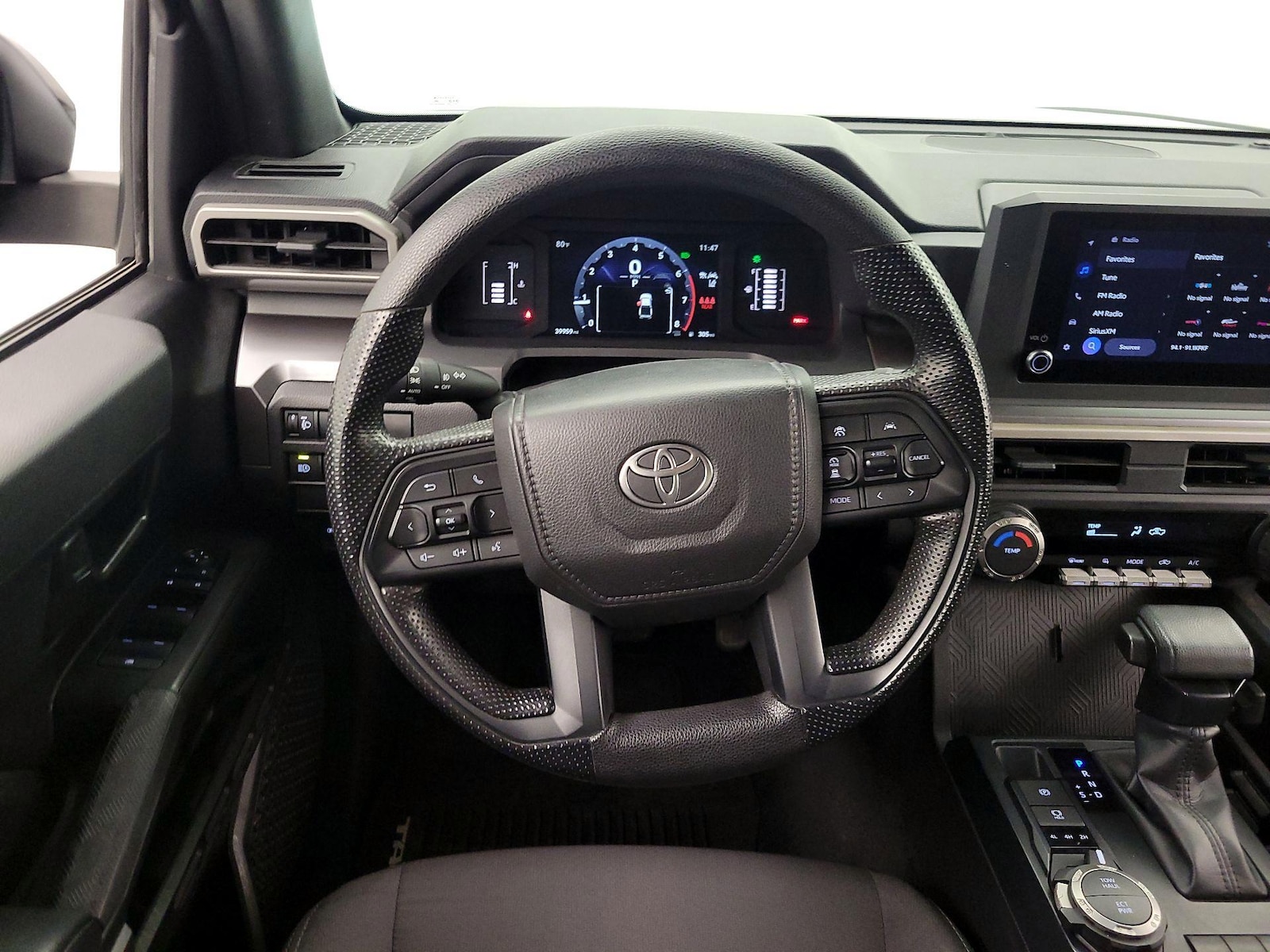 2025 Toyota Tacoma SR5 - Photo 11