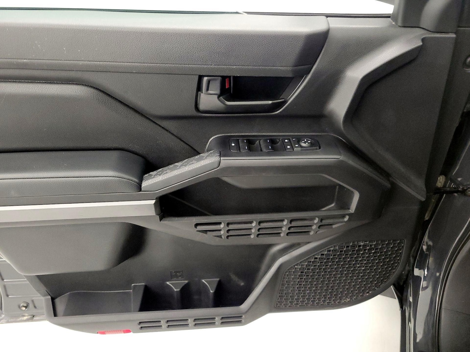 2025 Toyota Tacoma SR5 - Photo 13