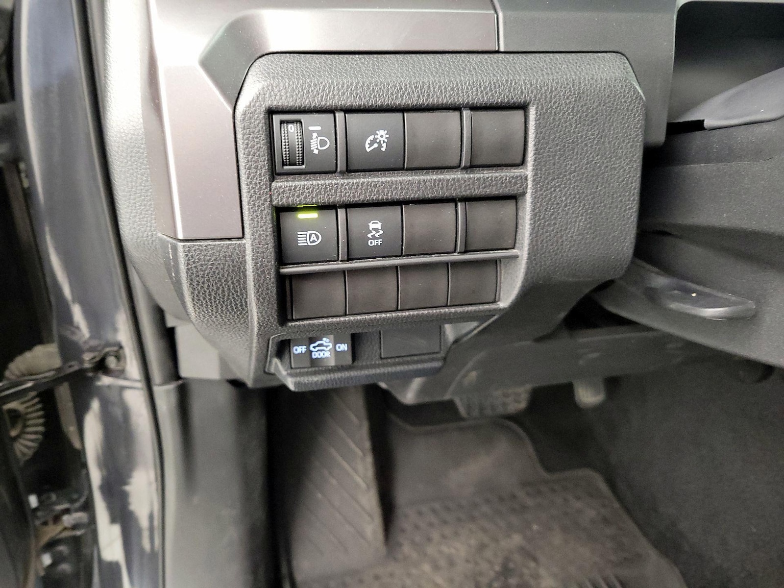 2025 Toyota Tacoma SR5 - Photo 14