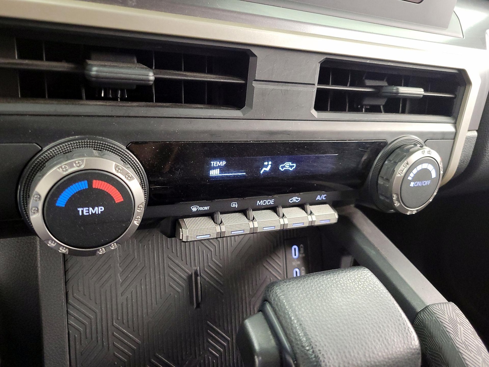 2025 Toyota Tacoma SR5 - Photo 17