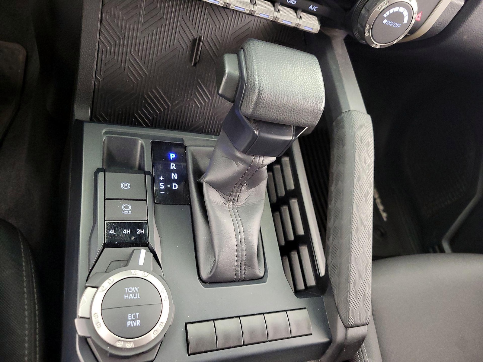 2025 Toyota Tacoma SR5 - Photo 18