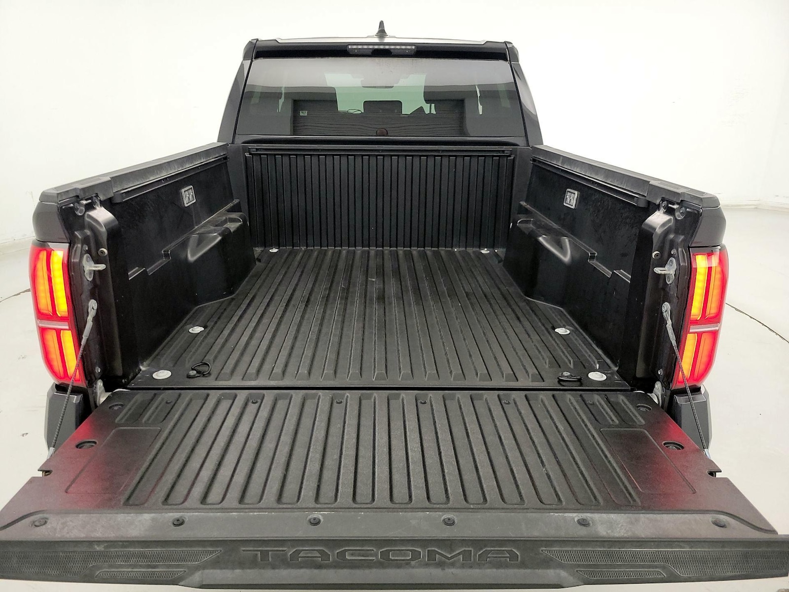 2025 Toyota Tacoma SR5 - Photo 21