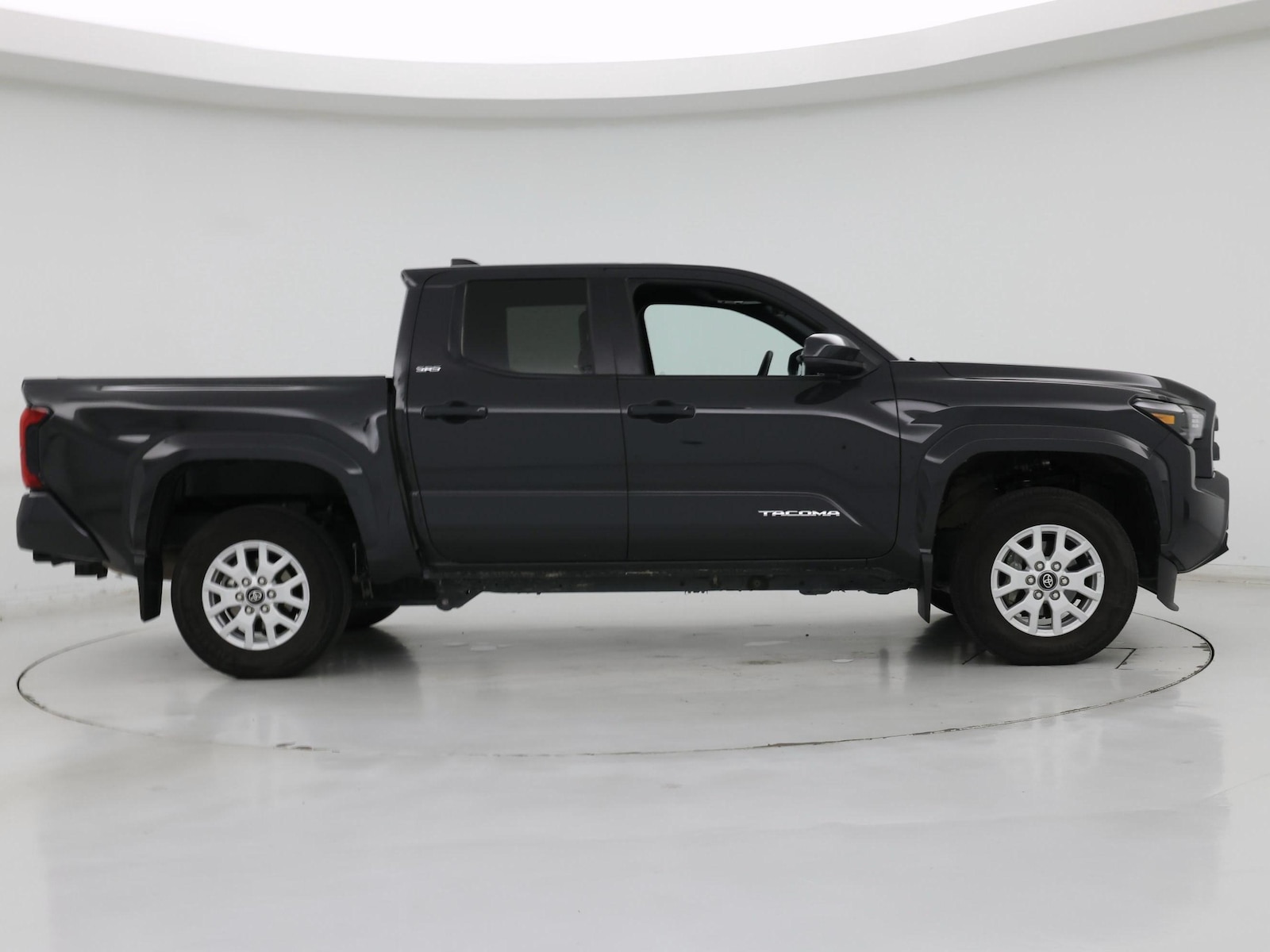 2025 Toyota Tacoma SR5 - Photo 8