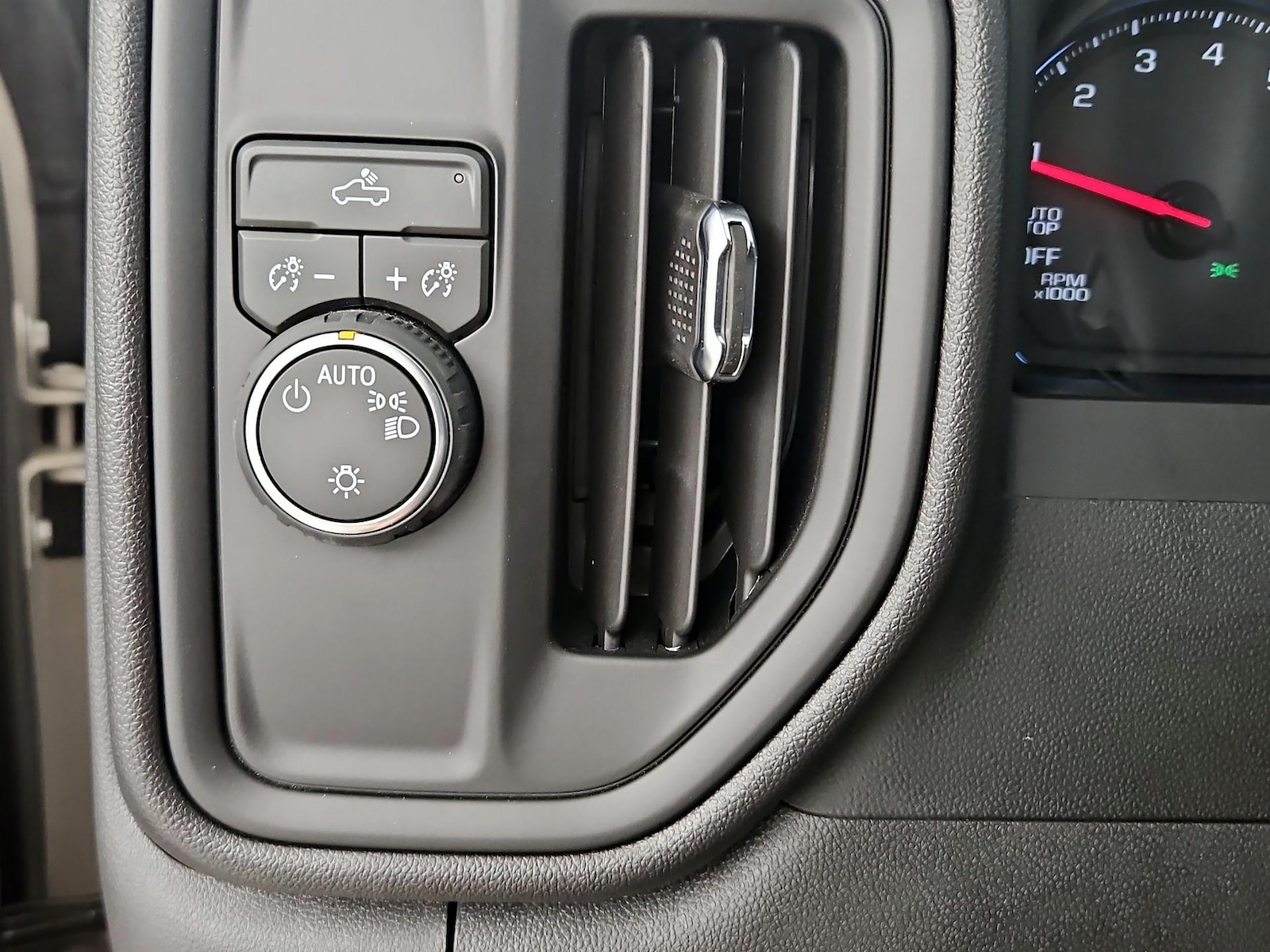 2026 Chevrolet Silverado 1500 Custom - Photo 14