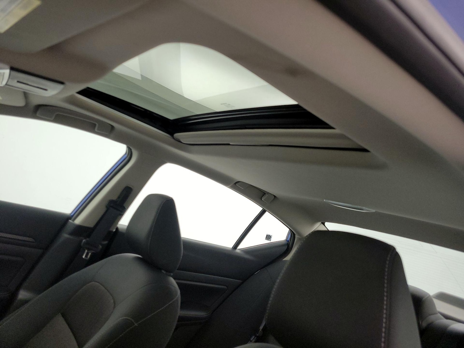 Sunroof(s) & Overhead Airbags