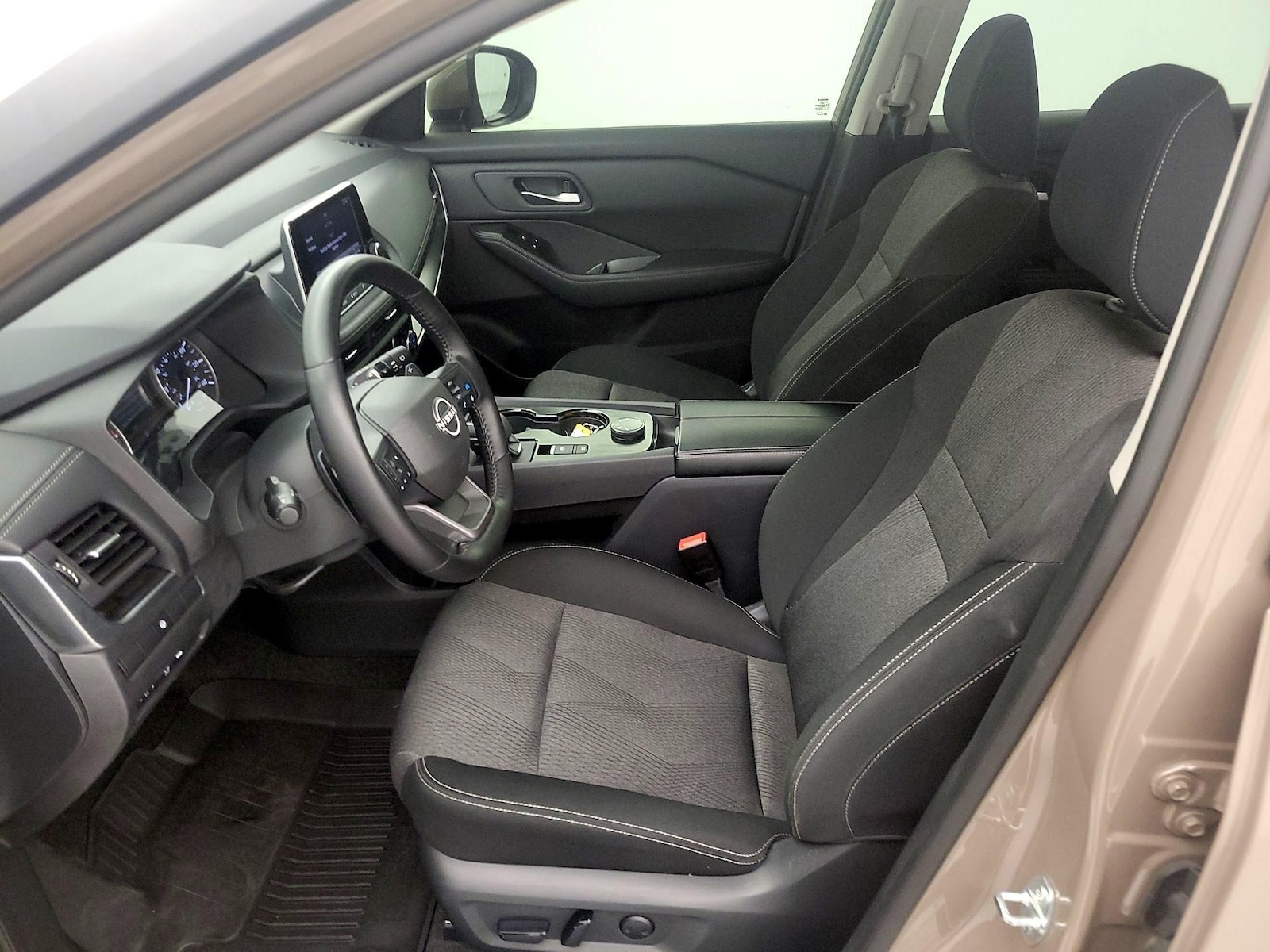 2025 Nissan Rogue SV - Photo 12