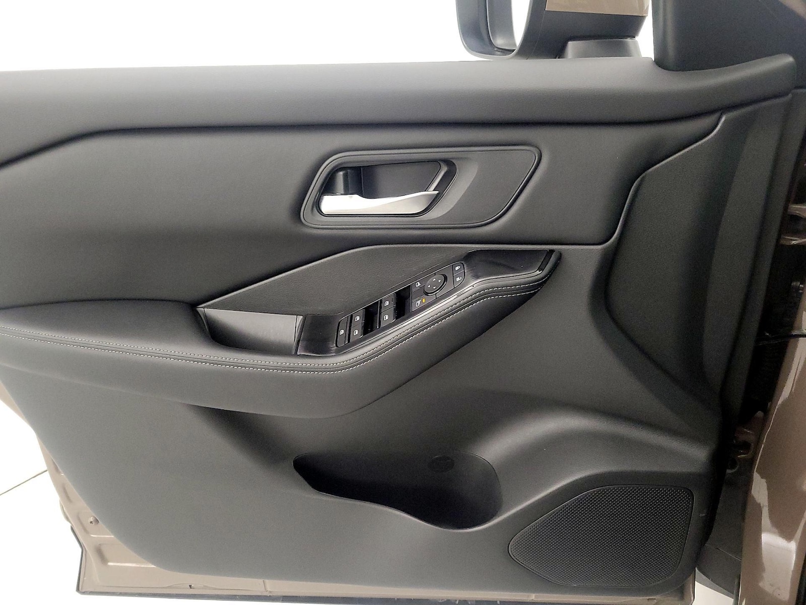 2025 Nissan Rogue SV - Photo 13