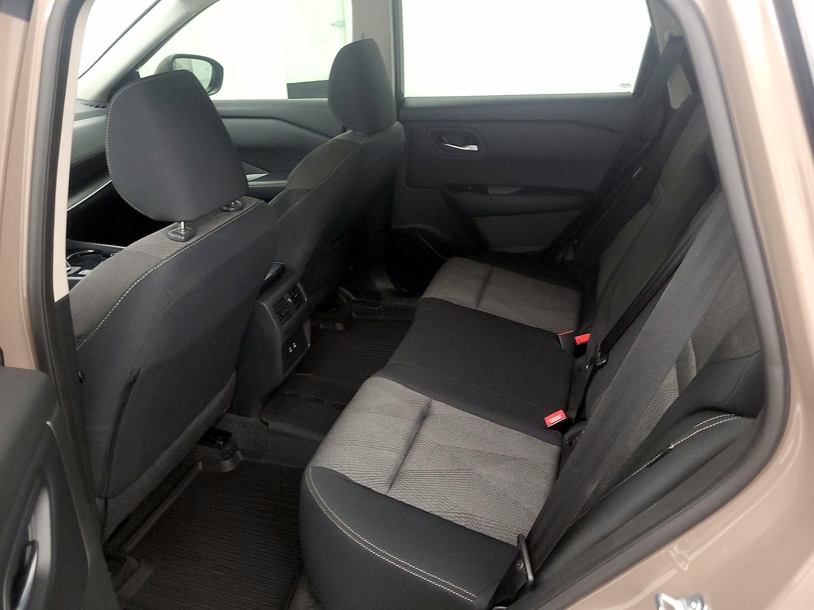 2025 Nissan Rogue SV - Photo 20