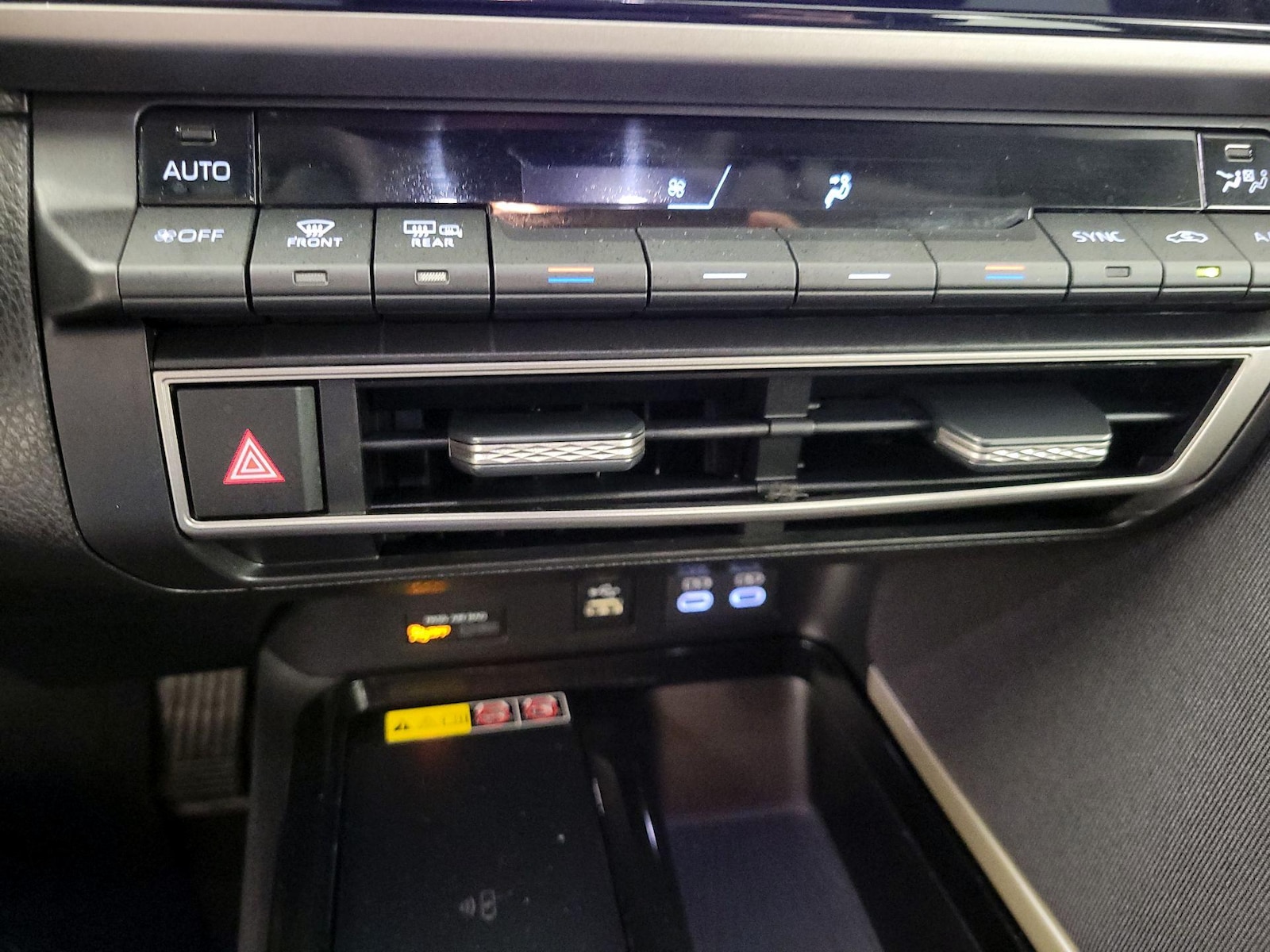2025 Toyota Camry LE - Photo 17