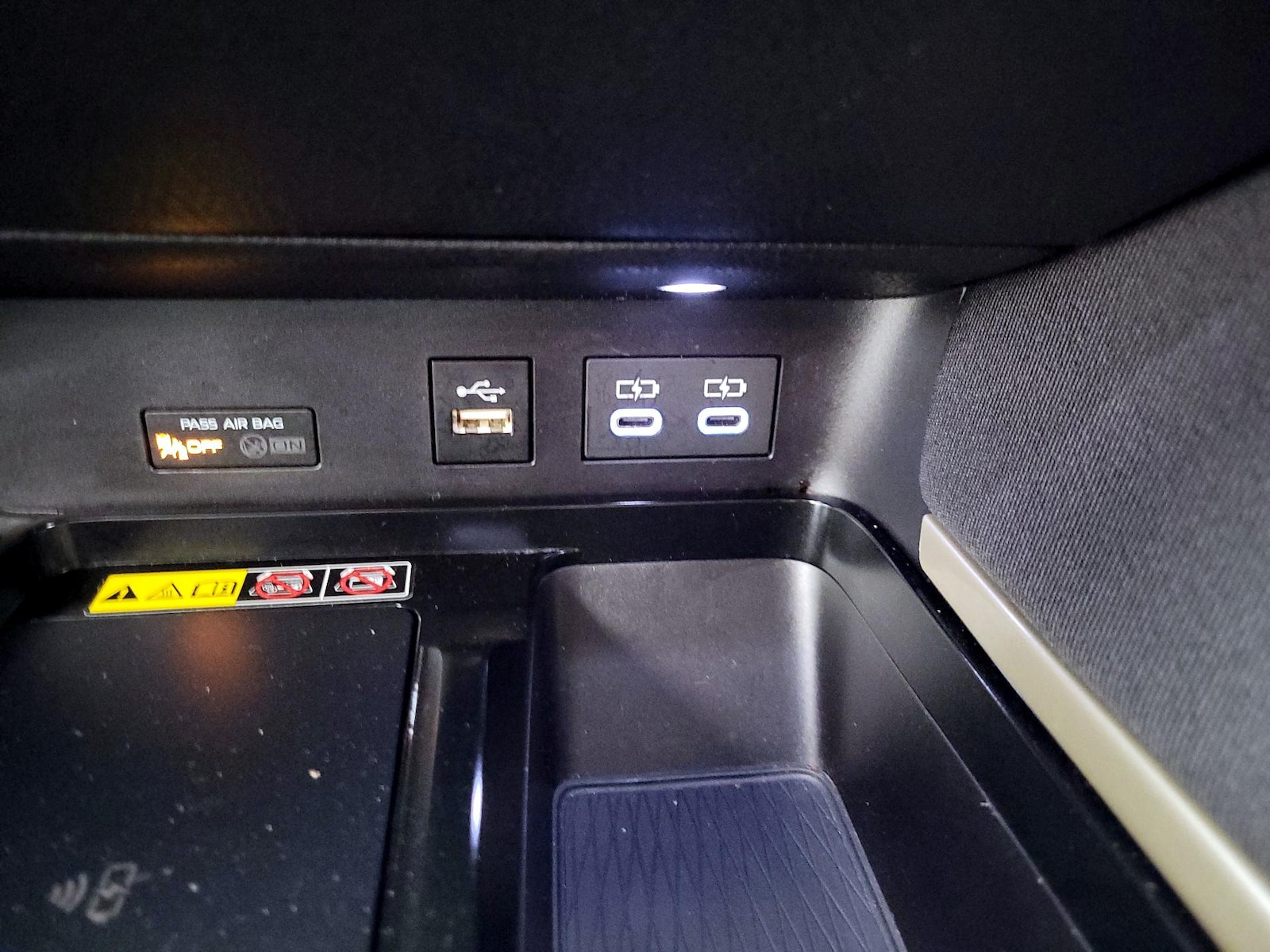 2025 Toyota Camry LE - Photo 19