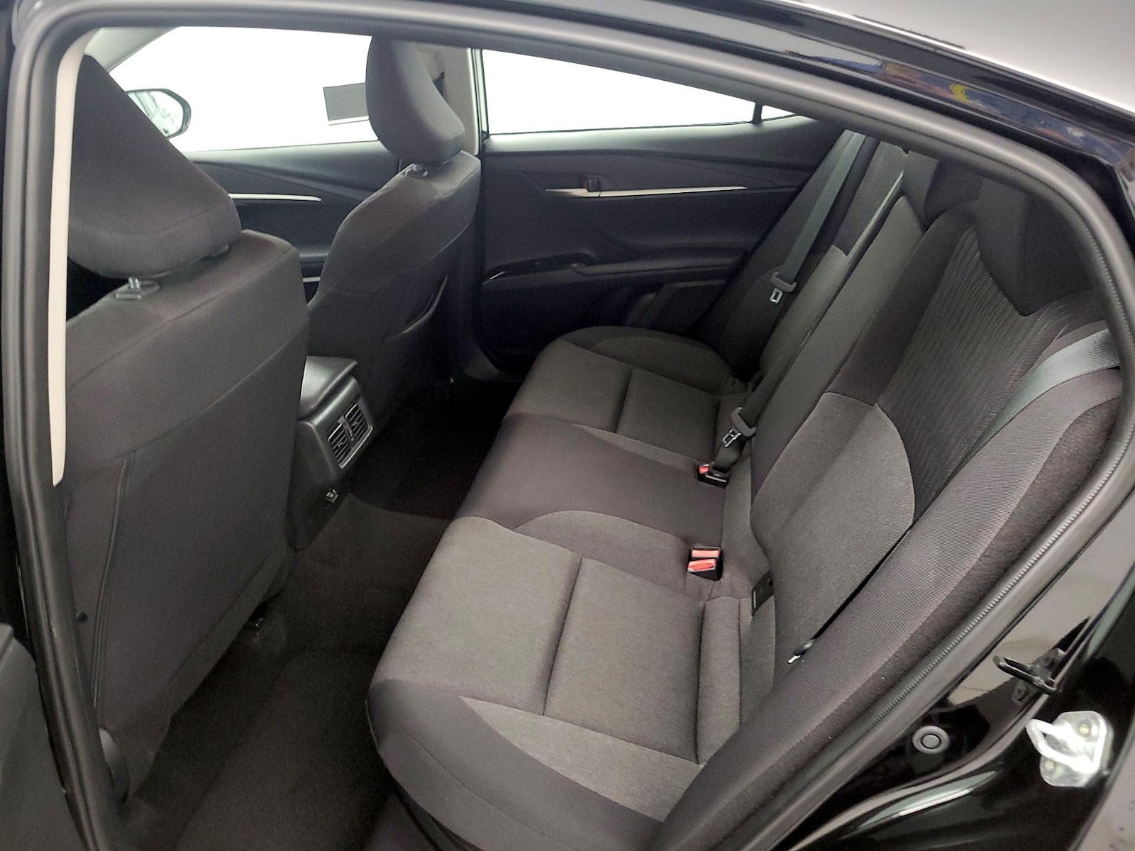 2025 Toyota Camry LE - Photo 20
