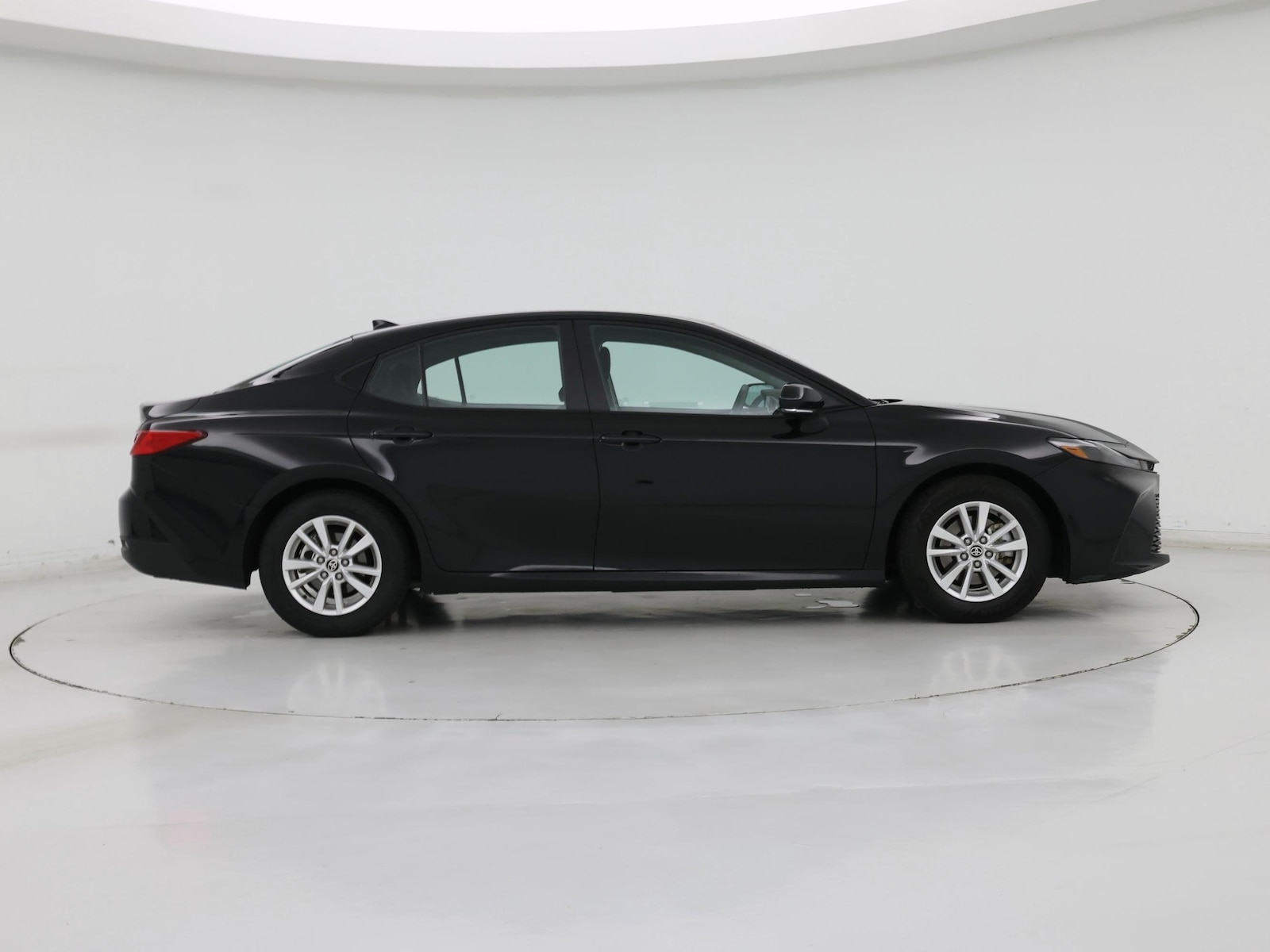 2025 Toyota Camry LE - Photo 8