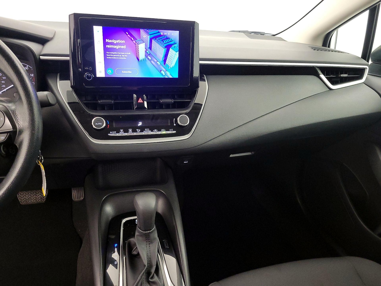 2025 Toyota Corolla LE - Photo 10