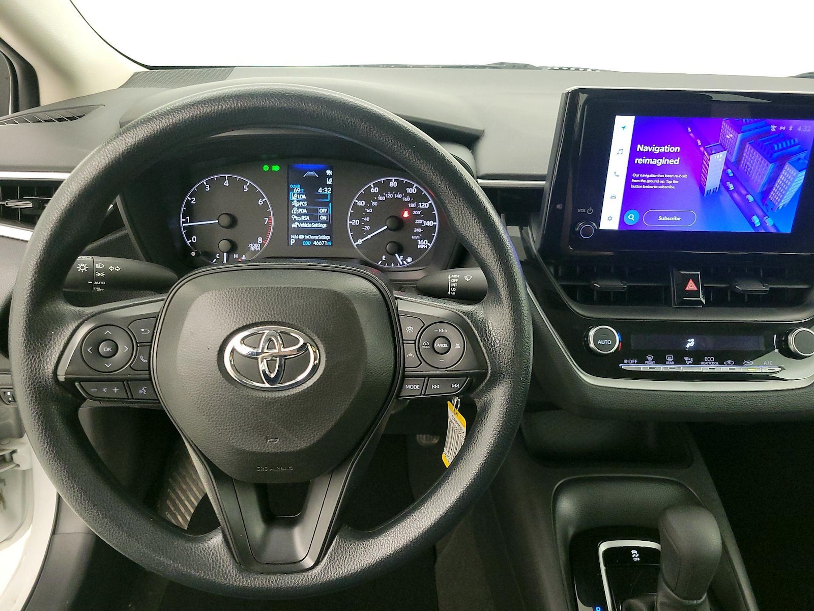 2025 Toyota Corolla LE - Photo 11