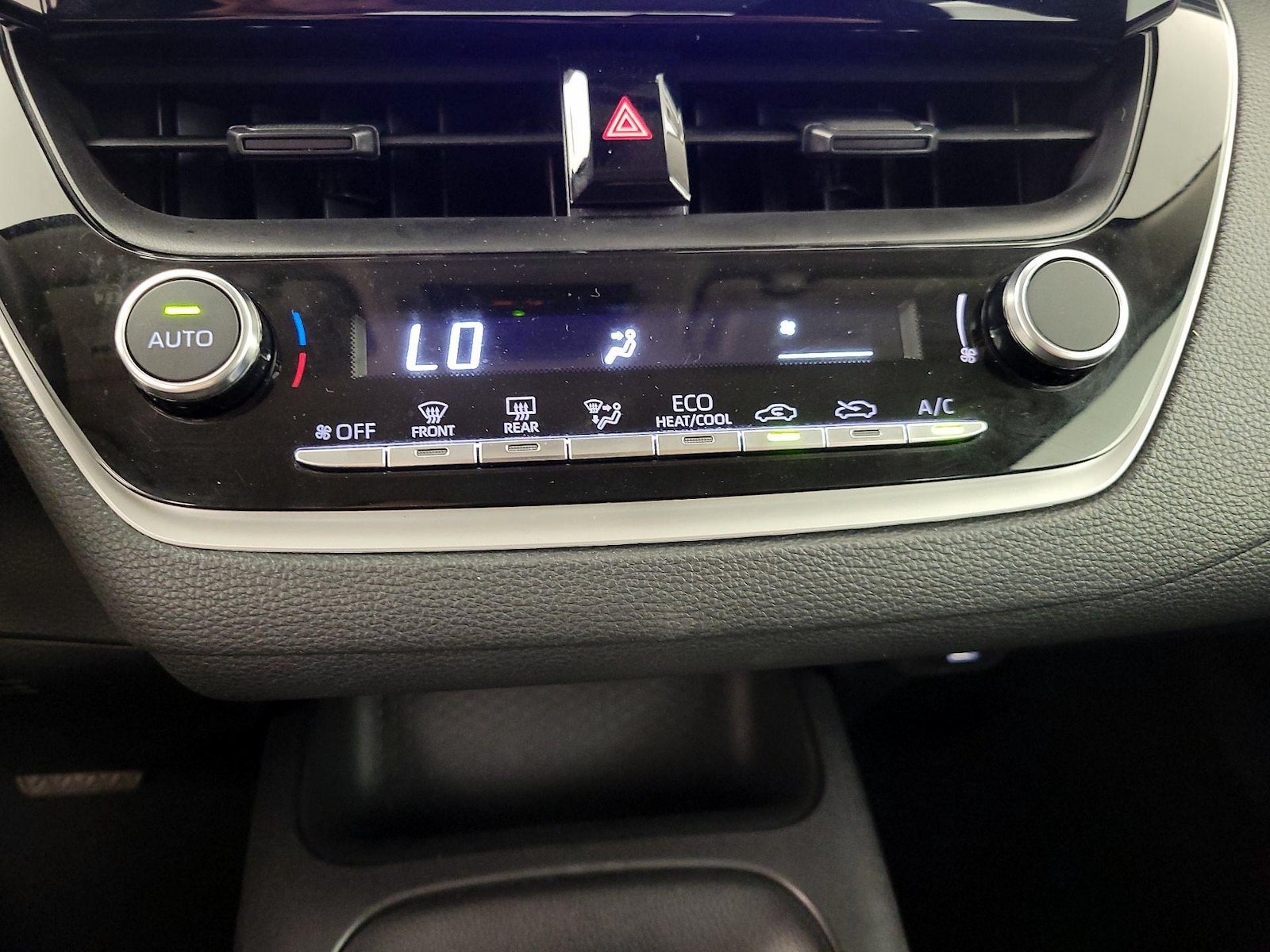 2025 Toyota Corolla LE - Photo 17