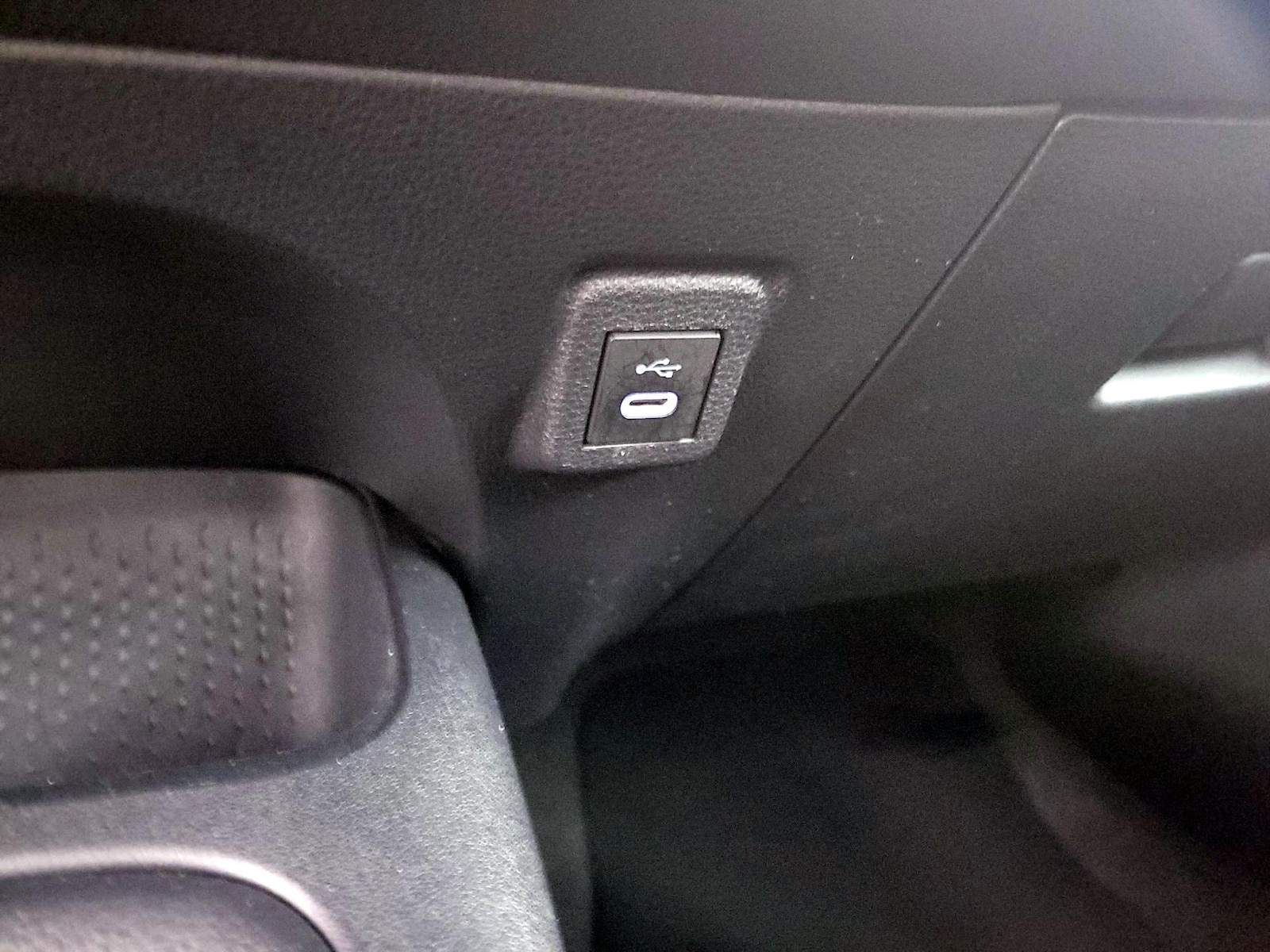 2025 Toyota Corolla LE - Photo 19